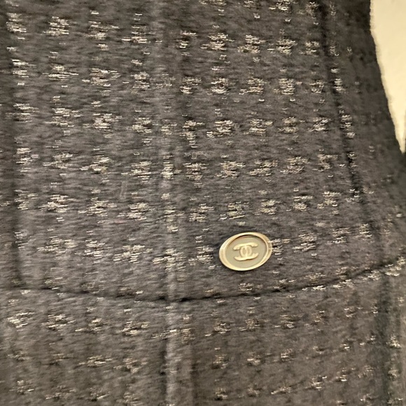 Authentic Chanel tweed jacket - Picture 6 of 12